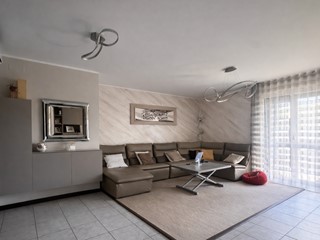 Appartamento in Vendita a Grugliasco, 290'000&euro;, 100 m², con Box