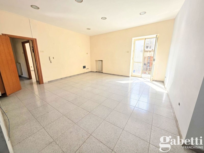Trilocale in Vendita a Pomigliano d'Arco, 188'000&euro;, 120 m², con Box
