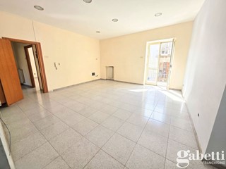 Trilocale in Vendita a Pomigliano d'Arco, 188'000&euro;, 120 m², con Box