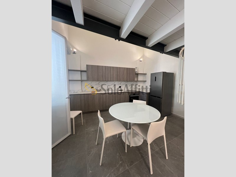 Bilocale in Affitto a Seregno, zona Stazione, 900&euro;, 75 m², arredato