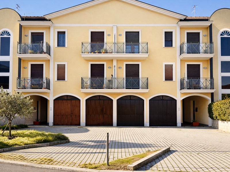Appartamento in Vendita a Santa Maria a Monte, zona Montecalvoli Basso, 239'000&euro;, 200 m², con Box