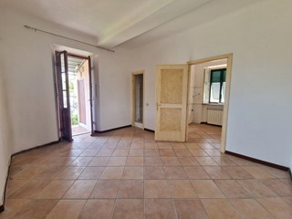 Quadrilocale in Vendita a Carrara, zona Codena, 110'000&euro;, 80 m²