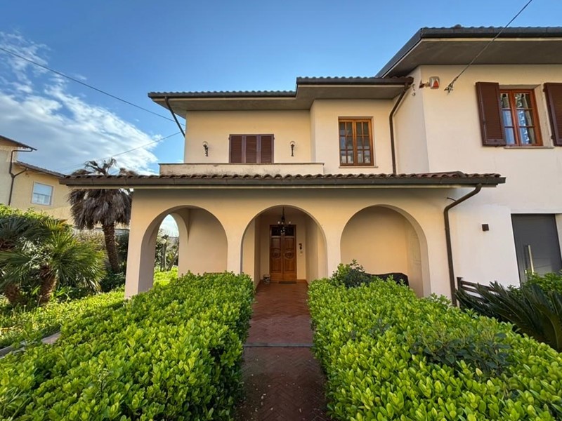 Appartamento in Vendita a Montopoli in Val d'Arno, zona Marti, 190'000&euro;, 150 m²