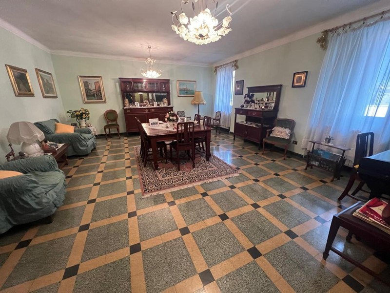 Attico in Vendita a Camaiore, 400'000&euro;, 200 m²
