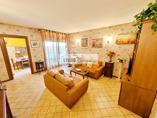 Appartamento in Vendita a Pietrasanta, 280'000&euro;, 100 m²