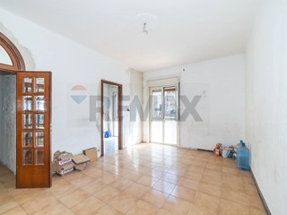 Appartamento in Vendita a Catania, 52'000&euro;, 85 m²
