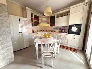 Quadrilocale in Vendita a Siracusa, zona Tisia - Tica - Zecchino, 139'000&euro;, 125 m², con Box