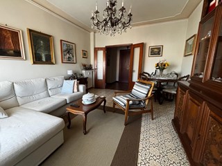 Appartamento in Vendita a Pisa, 285'000&euro;, 108 m², con Box