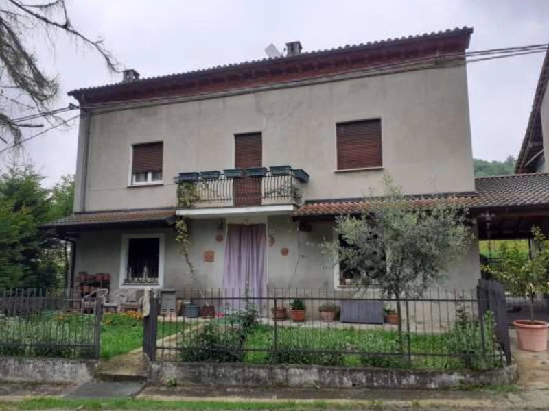 Appartamento in Vendita a Borgoratto Mormorolo, zona Gabbione, 15'544&euro;, 133 m²