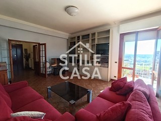 Appartamento in Vendita a Altopascio, 180'000&euro;, 130 m², arredato, con Box