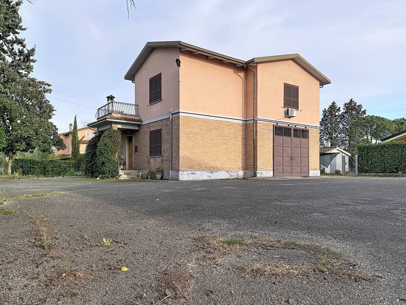 Quadrilocale in Vendita a Montelibretti, 135'000&euro;, 114 m²
