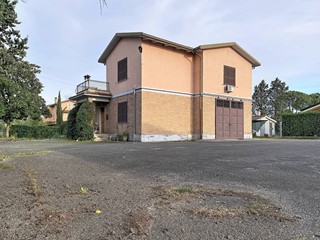 Quadrilocale in Vendita a Montelibretti, 135'000&euro;, 114 m²