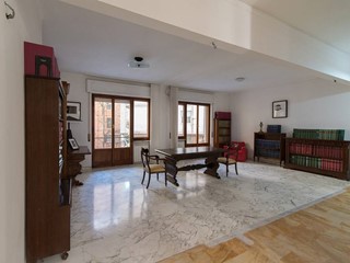 Appartamento in Vendita a Genova, 375'000&euro;, 150 m²