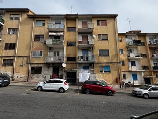 Appartamento in Vendita a Catania, 48'000&euro;, 93 m²