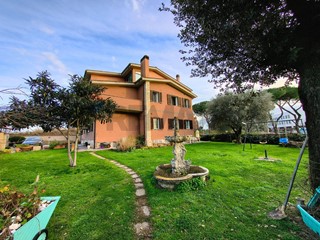 Trilocale in Vendita a Roma, 260'000&euro;, 115 m²