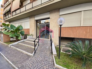 Trilocale in Vendita a Roma, 269'000&euro;, 85 m²
