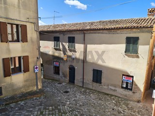 Quadrilocale in Vendita a Mondaino, 97'000&euro;, 162 m²