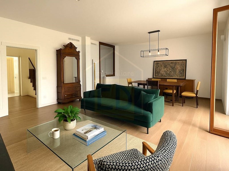 Appartamento in Affitto a Savona, 1'500&euro;, 147 m²