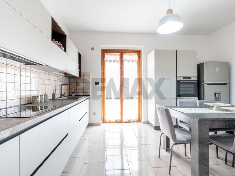 Appartamento in Vendita a Aci Sant'Antonio, 89'000&euro;, 100 m²