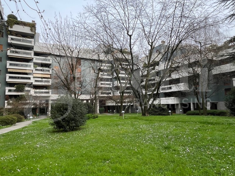 Appartamento in Vendita a Milano, 1'280'000&euro;, 218 m², con Box
