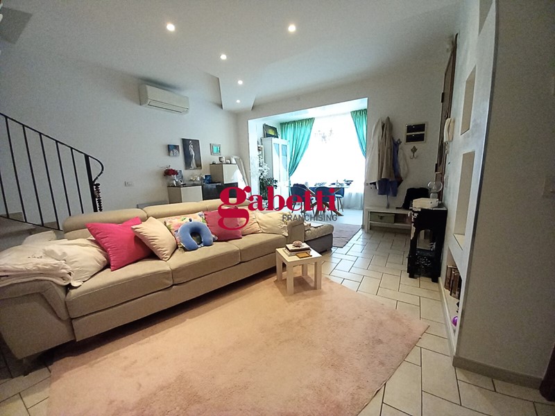 Appartamento in Vendita a Riccione, 400'000&euro;, 140 m², con Box