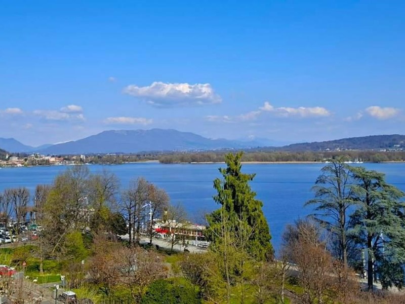 Appartamento in Affitto a Arona, 3'600&euro;, 140 m²