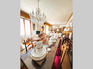 Appartamento in Vendita a Arezzo, 260'000&euro;, 198 m², con Box