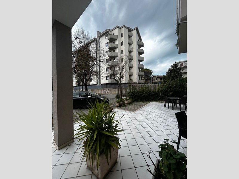 Appartamento in Affitto a Pescara, 1'080&euro;, 115 m², arredato, con Box