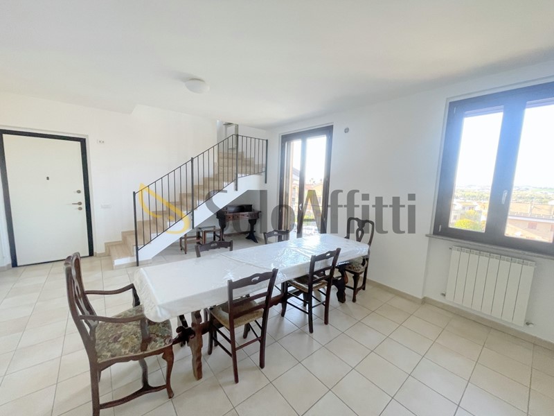 Appartamento in Affitto a Osimo, zona Osimo Stazione - Abbadia, 750&euro;, 89 m², arredato