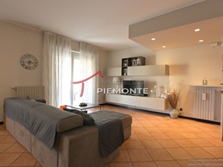 Quadrilocale in Vendita a Borgomanero, 225'000&euro;, 135 m², con Box