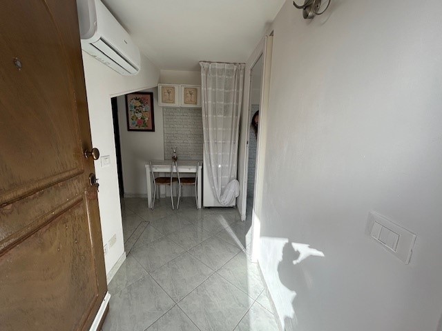 Bilocale in Vendita a Guidonia Montecelio, zona Collefiorito, 75'000&euro;, 40 m²