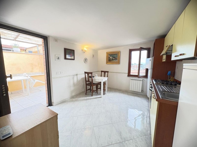 Bilocale in Vendita a Guidonia Montecelio, zona Collefiorito, 75'000&euro;, 40 m²