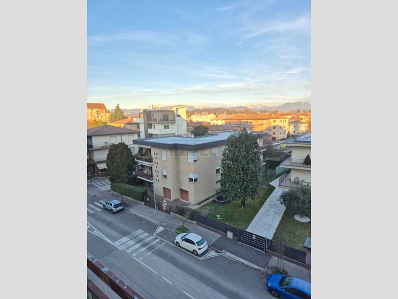 Quadrilocale in Vendita a Vicenza, 110'000&euro;, 95 m², con Box