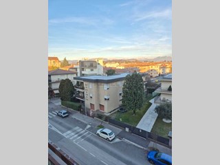 Quadrilocale in Vendita a Vicenza, 110'000&euro;, 95 m², con Box
