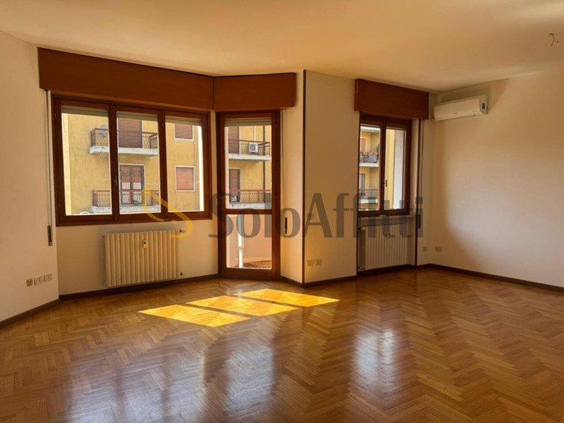 Quadrilocale in Affitto a Brescia, 1'300&euro;, 135 m², con Box