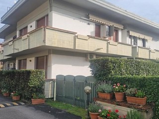 Quadrilocale in Vendita a Massa, zona Ronchi, 195'000&euro;, 60 m², arredato