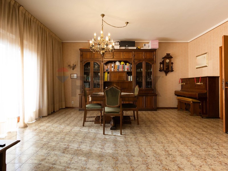 Appartamento in Vendita a Catania, 215'000&euro;, 195 m²