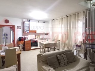 Quadrilocale in Vendita a Ischitella, 78'000&euro;, 105 m²