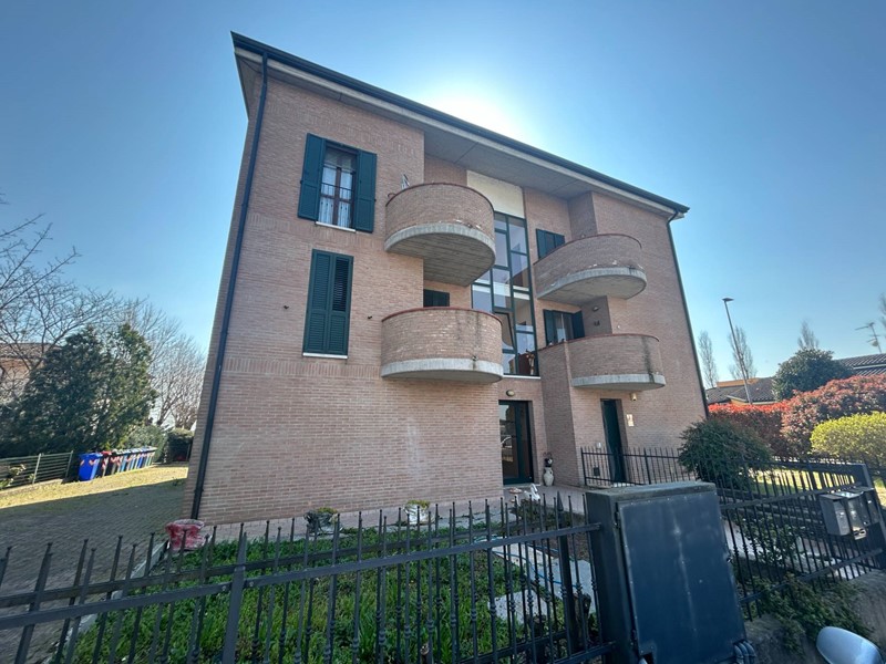 Trilocale in Vendita a Mirandola, 89'000&euro;, 90 m²