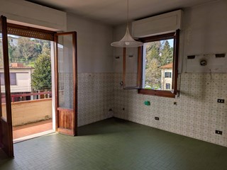 Appartamento in Vendita a Figline e Incisa Valdarno, 285'000&euro;, 200 m²