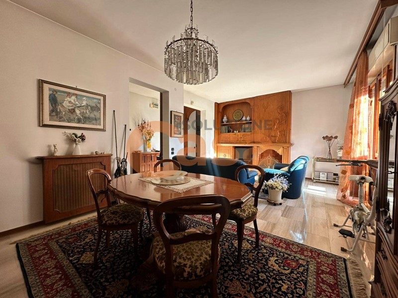 Trilocale in Vendita a Piacenza, 164'000&euro;, 137 m²