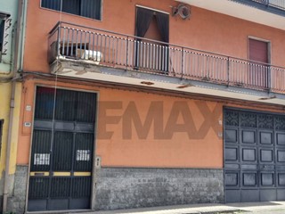 Appartamento in Vendita a Paternò, 95'000&euro;, 135 m²