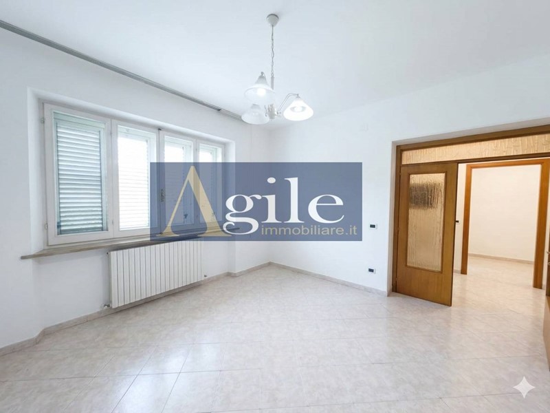 Appartamento in Vendita a Sant'Egidio alla Vibrata, 100'000&euro;, 118 m²