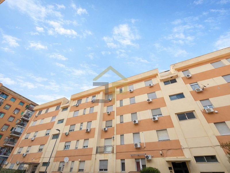 Appartamento in Vendita a Palermo, 125'000&euro;, 131 m²