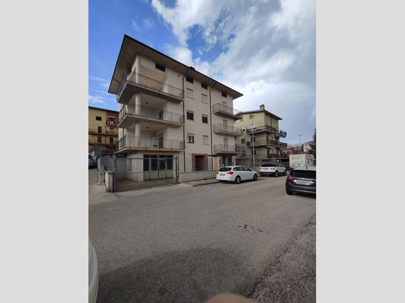Trilocale in Vendita a L'Aquila, 150'000&euro;, 100 m²