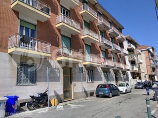Trilocale in Vendita a Beinasco, 125'000&euro;, 80 m², con Box