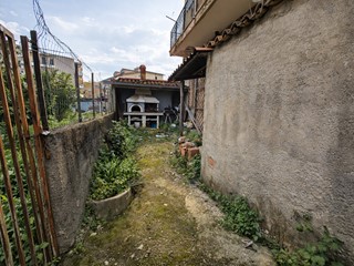 Appartamento in Vendita a Barcellona Pozzo di Gotto, 99'000&euro;, 270 m²