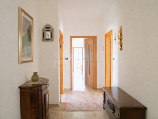 Appartamento in Vendita a Belluno, 380'000&euro;, 370 m², arredato, con Box