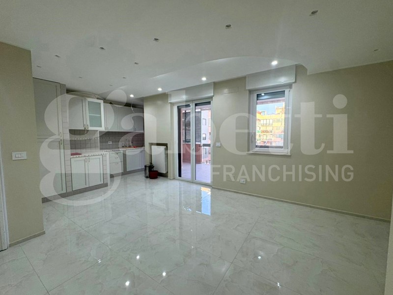 Trilocale in Affitto a Bari, 625&euro;, 70 m²