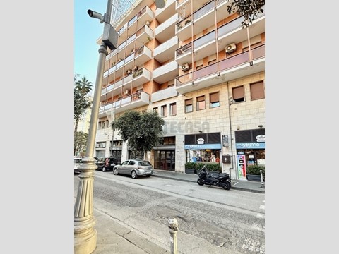 Trilocale in Vendita a Salerno, zona PORTO, 350'000&euro;, 100 m²